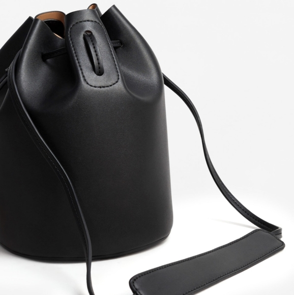 ๐ฅ๐ฅSOLD!๐ฅ๐ฅ Mango bucket bag - Picture 11 of 14